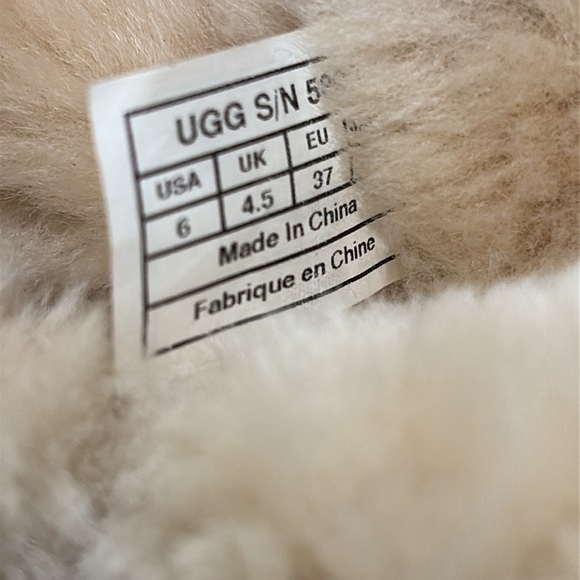 Ugg Bailey Button Boots in Chestnut size 6 - Picture 6 of 8